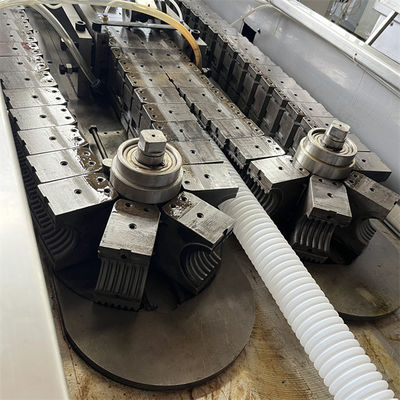 Machine de fabrication de tuyaux ondulés de drainage pour la production de gaines de câbles ondulées simple paroi en PEHD