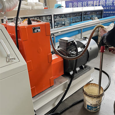 Ligne d'extrusion de tuyaux PE à grande vitesse avec moteur, fabriquée avec une vitesse de production de 1 à 10 m/min